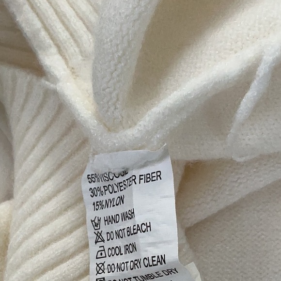 Snowflake New York Cream Color Turtleneck Tunic Sweater - Picture 8 of 10